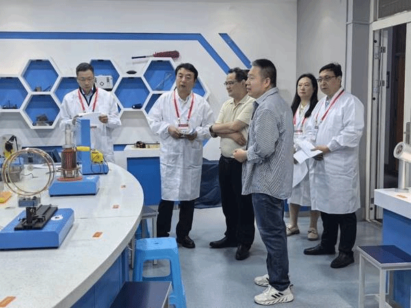 https://voice.cug.edu.cn/__local/4/3A/90/5A5C35C376E3552B546B94D1D7E_FCD15906_2AB14.jpg