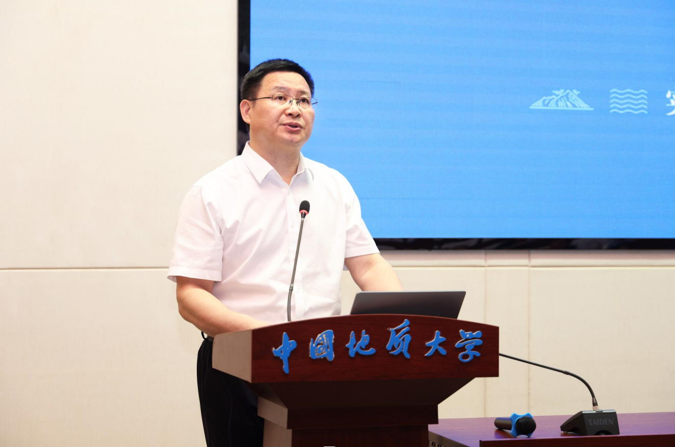 学校召开2024年度实验室安全工作会议